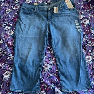NWT Levi’s 311 Shaping Capris - size 22W